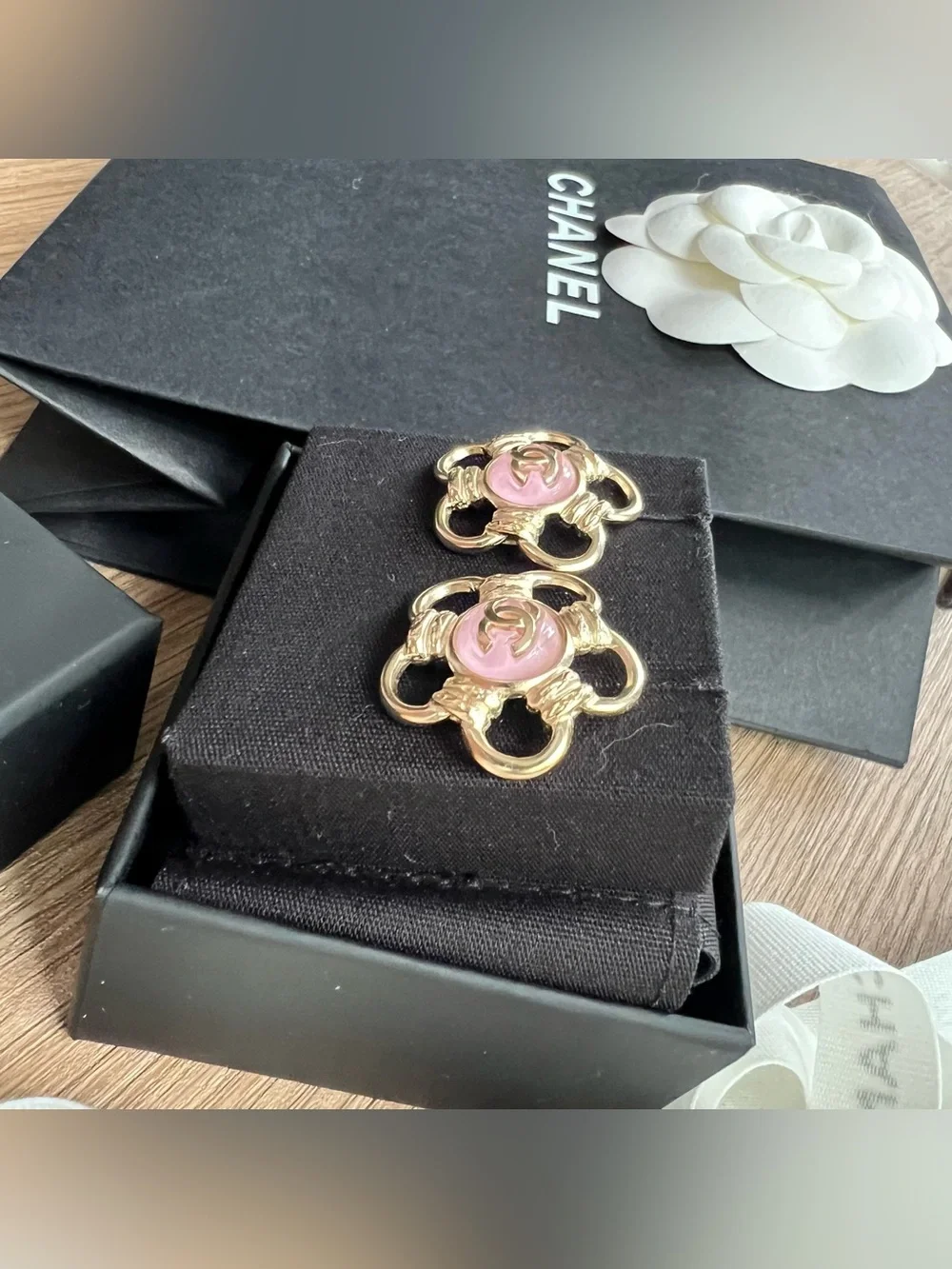 CHANEL Flower Stud CC earrings